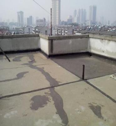 鹤庆漏水维修 楼顶漏水是什么原因，楼顶漏水维修方法是什么?